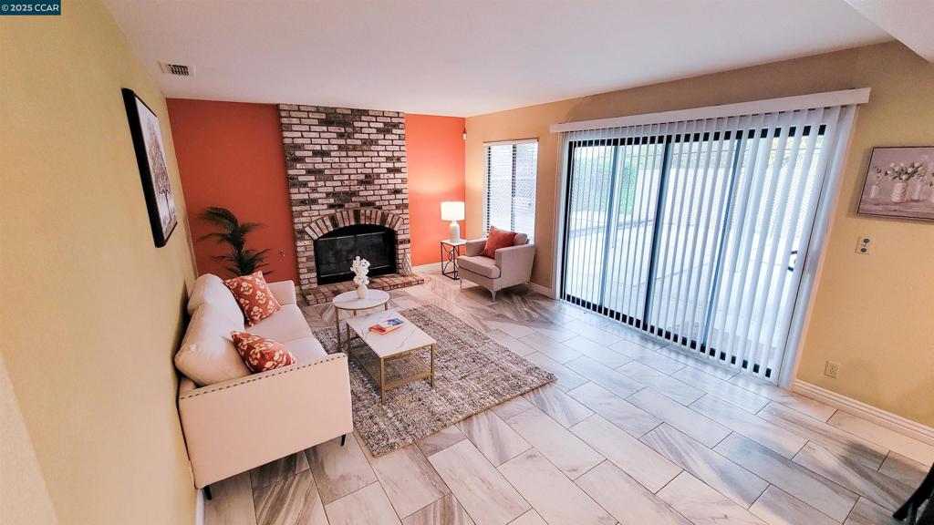 COUNTRY HILLS - Residential