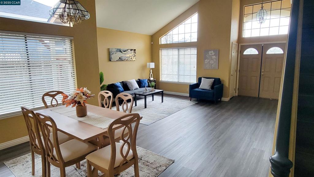 COUNTRY HILLS - Residential