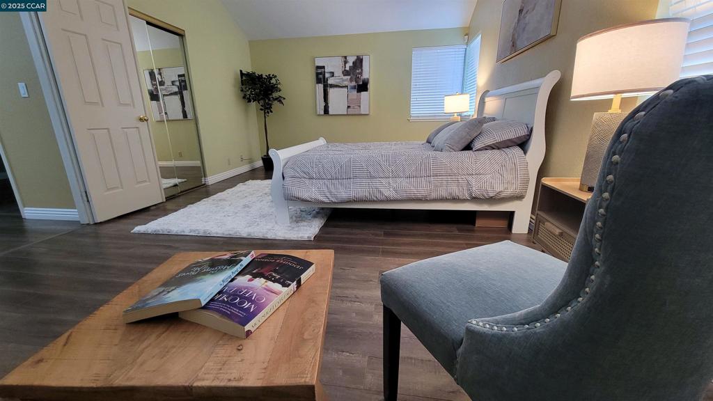 COUNTRY HILLS - Residential