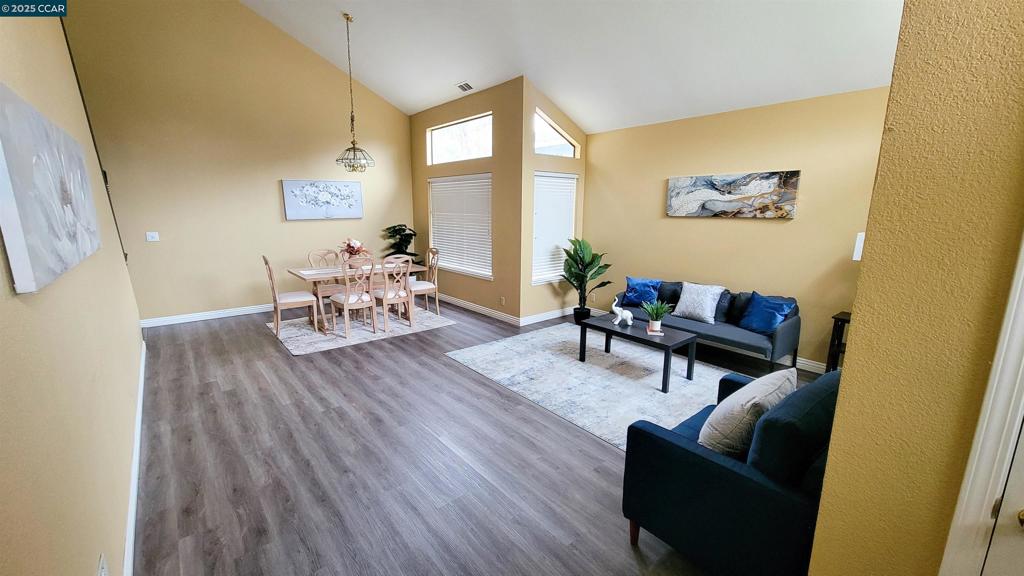 COUNTRY HILLS - Residential