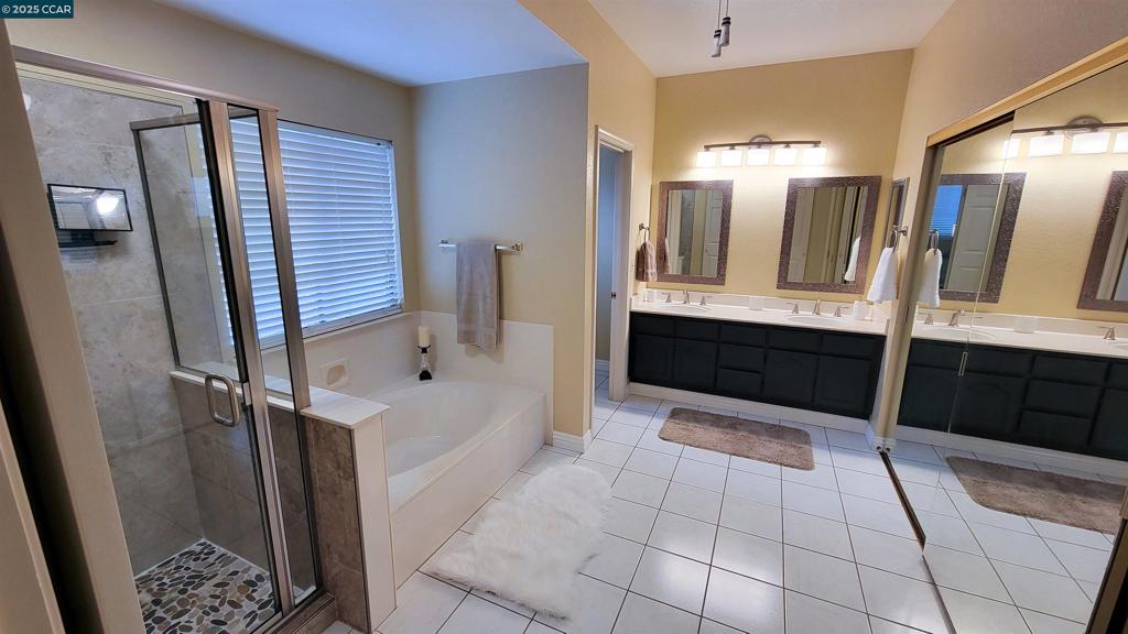 COUNTRY HILLS - Residential