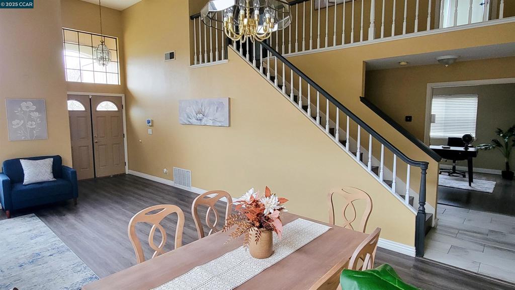 COUNTRY HILLS - Residential