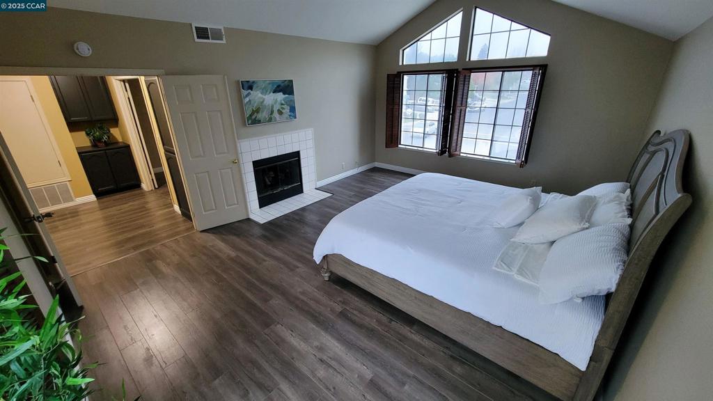 COUNTRY HILLS - Residential