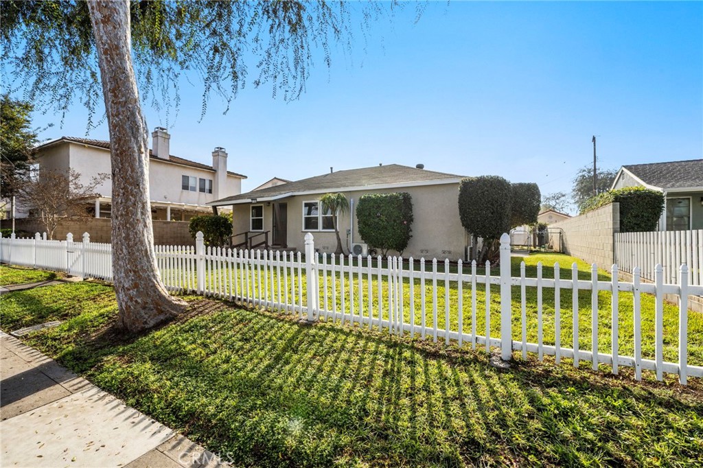 2100 W Valencia