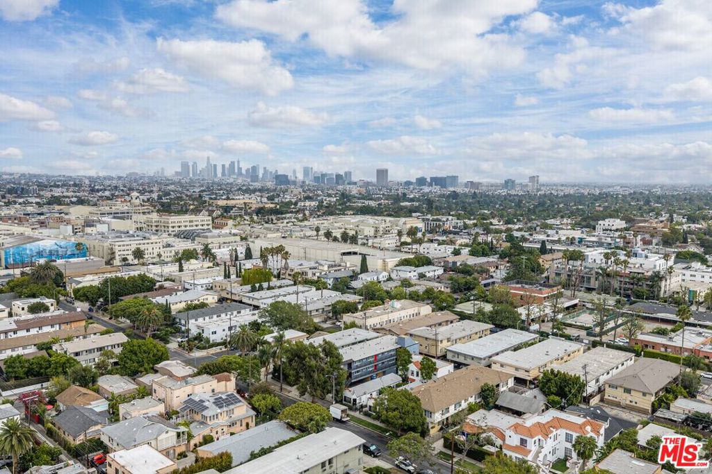 5912 Willoughby Avenue