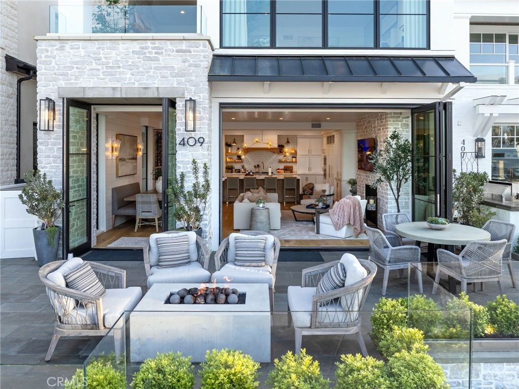 Photo of 409 North Bayfront, Newport Beach, CA 92662 (MLS # NP26091328)