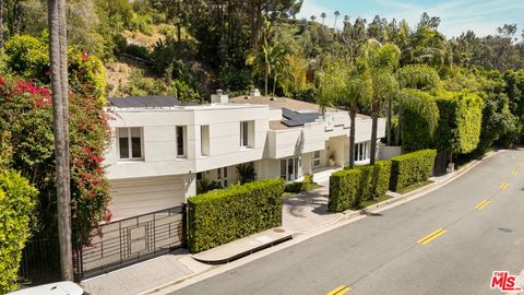 Photo of 1166 San Ysidro Drive, Beverly Hills, CA 90210 (MLS # 26725331)