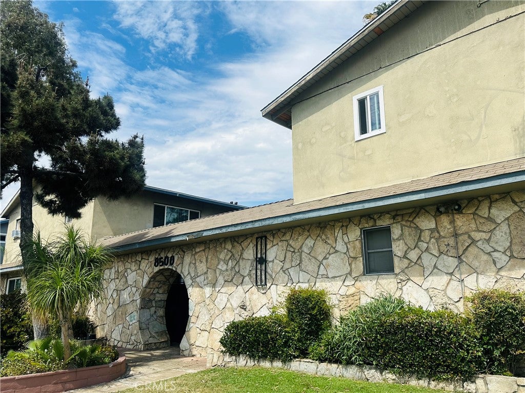 8500 Sunland BLVD