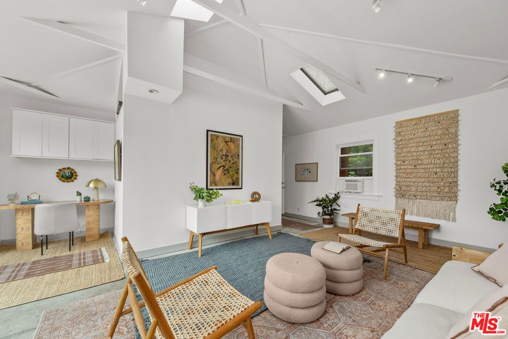 listing image 130727239000853250462