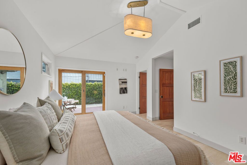 listing image 130723720548926582549