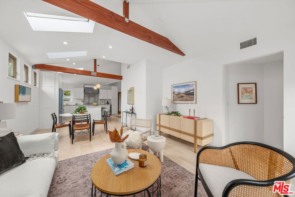 listing image 130724129050071589390