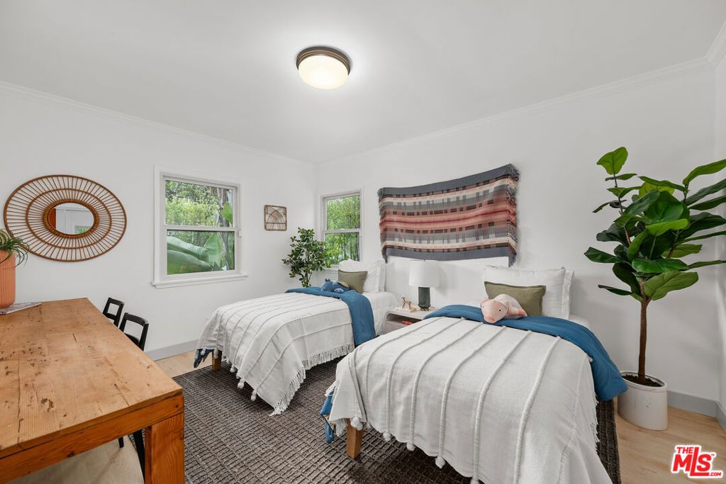 listing image 130724133340750616525