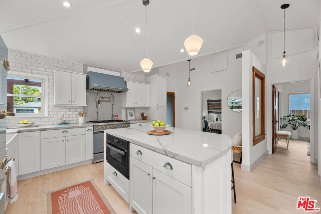 listing image 130724686830586314071