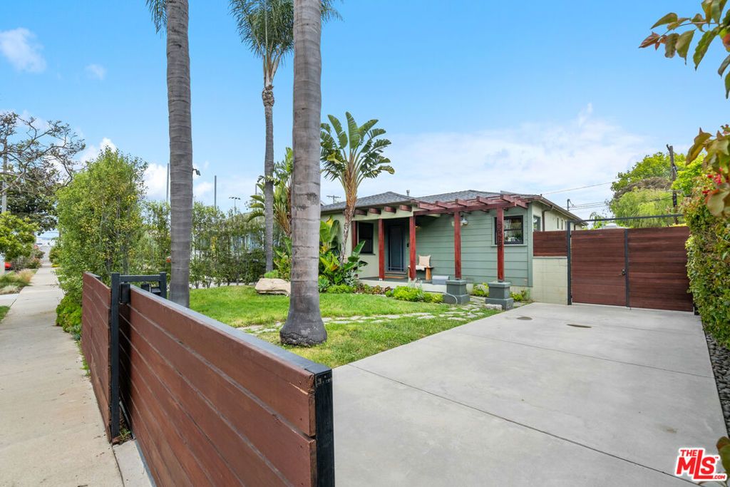 listing image 130722525930322092278