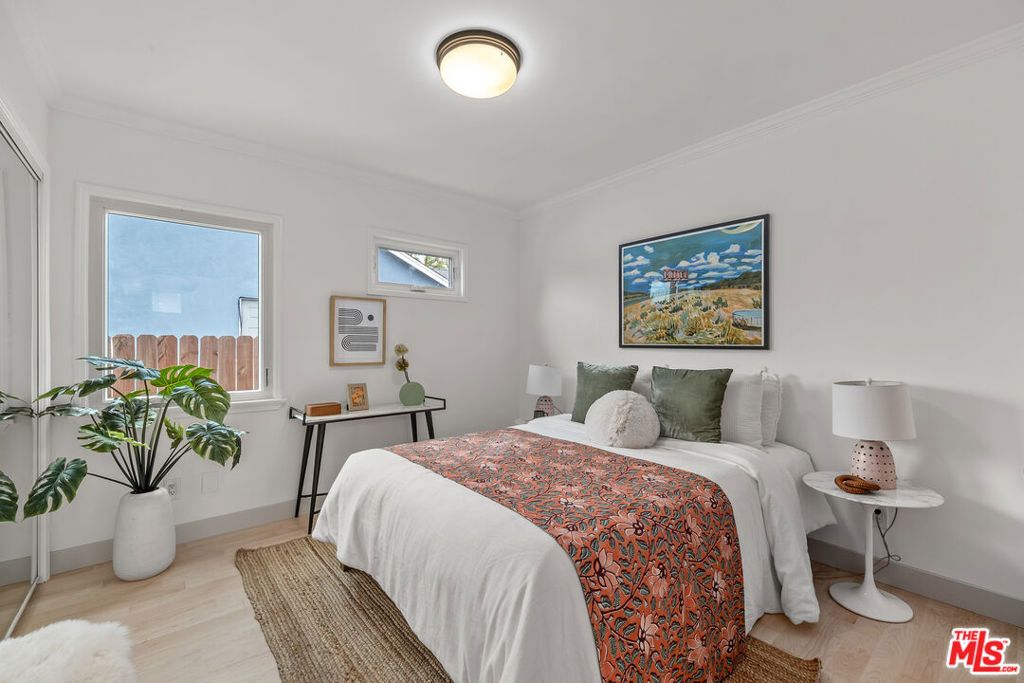 listing image 130728706373455336875