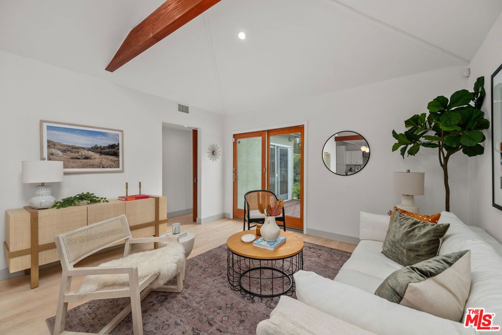 listing image 130722995555022969374