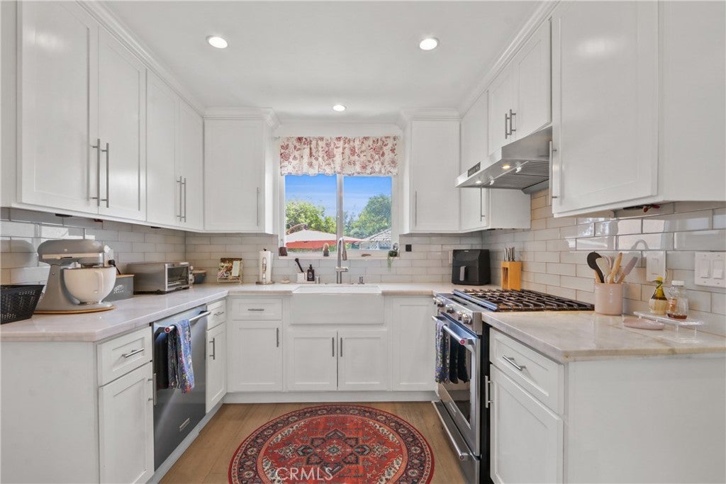 6012 E Conant
