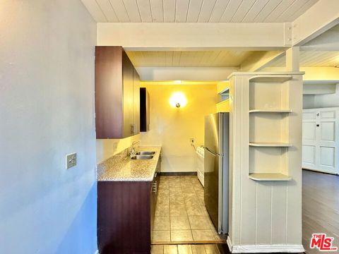 Photo of 451 S Oakhurst Dr Dr #6, Beverly Hills, CA 90212 (MLS # 25604639)