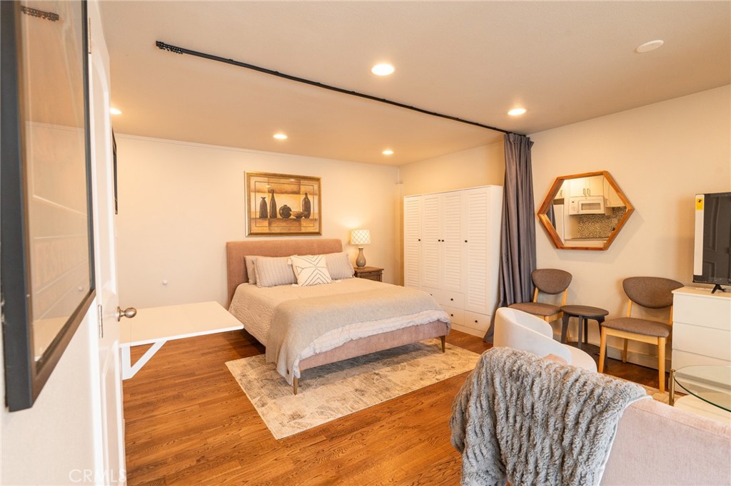 $1,000 OFF FIRST MONTH'S RENT payment if you move in by July 15th! Live like a local in the heart of downtown Laguna Beach with this freshly renovated, fully furnished studio apartment—your perfect beachside escape! Just steps from world-class beaches, charming cafés, art galleries, restaurants, and boutique shops, this stylish studio puts you in the center of it all.
Inside, you’ll find a beautifully designed space with coastal flair, featuring a comfy living/sleeping area, a flat-screen TV, and a fully equipped kitchenette with dishes, utensils, and everything you need to cook or snack in style. Whether you're in town for work, play, or a bit of both, this space is turnkey and ready.
Enjoy the ease of designated parking (a rare find in downtown!), and walk absolutely everywhere. From sunrise beach strolls to sunset cocktails, this studio is the ultimate way to experience the laid-back luxury of Laguna Beach.
Just bring your suitcase—everything else is here waiting for you.