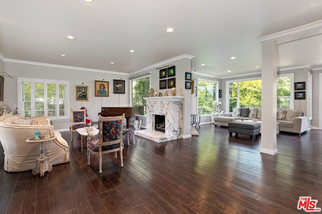 Photo of 850 Thayer Avenue, Los Angeles, CA 90024 (MLS # 25602747)