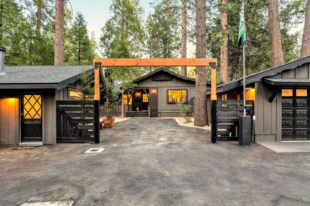 26140 Bicknell Lane