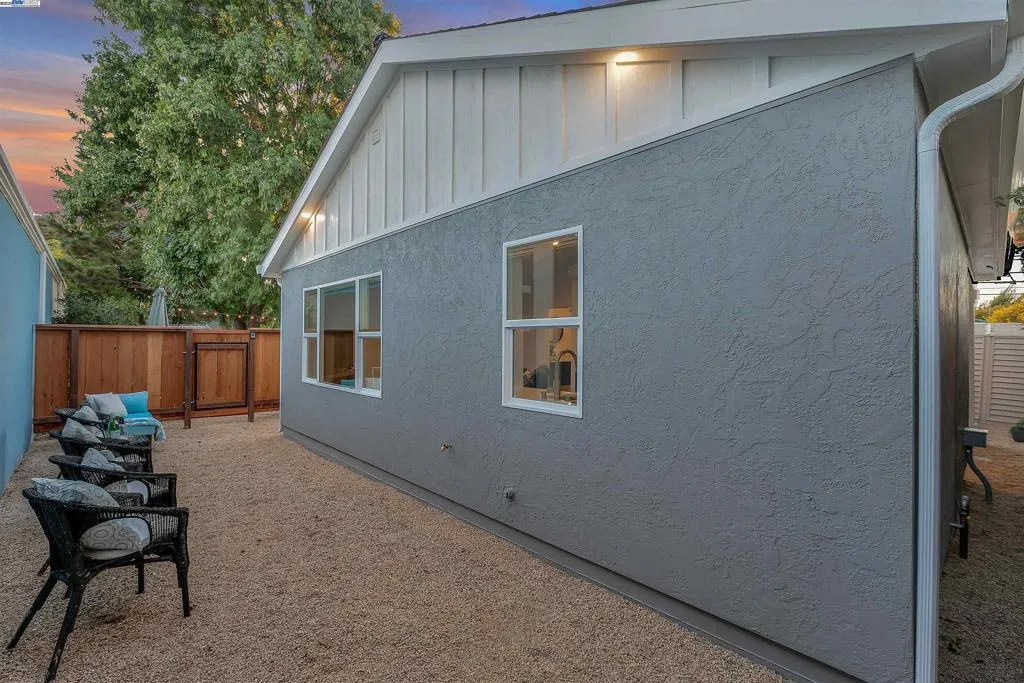 Alameda, California 94502, United States, 1 Bedroom Bedrooms, ,1 BathroomBathrooms,Residential,Active,177720