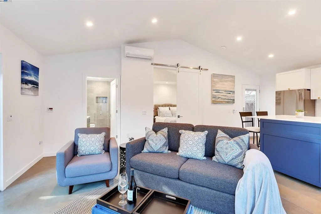 Alameda, California 94502, United States, 1 Bedroom Bedrooms, ,1 BathroomBathrooms,Residential,Active,177720