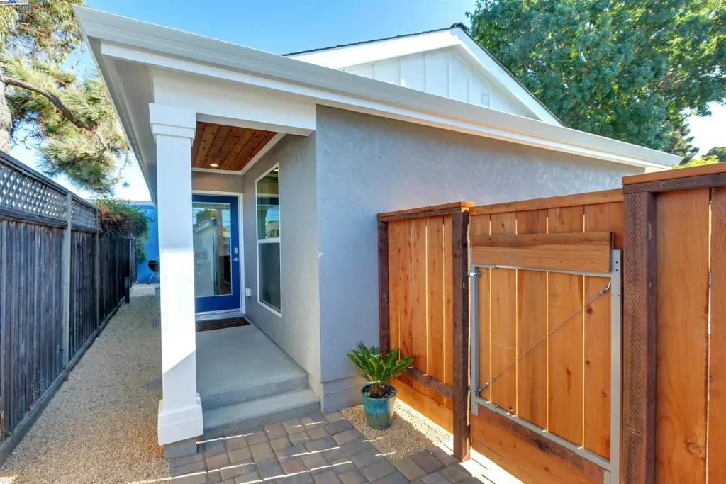 Alameda, California 94502, United States, 1 Bedroom Bedrooms, ,1 BathroomBathrooms,Residential,Active,177720