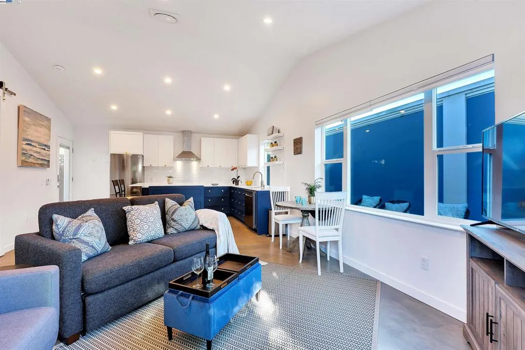 Alameda, California 94502, United States, 1 Bedroom Bedrooms, ,1 BathroomBathrooms,Residential,Active,177720