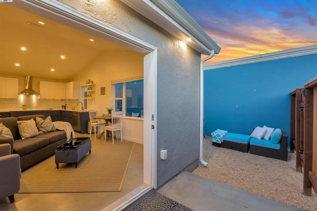 Alameda, California 94502, United States, 1 Bedroom Bedrooms, ,1 BathroomBathrooms,Residential,Active,177720