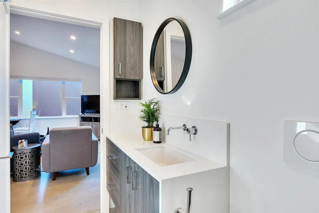 Alameda, California 94502, United States, 1 Bedroom Bedrooms, ,1 BathroomBathrooms,Residential,Active,177720