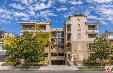 Photo of 432 S Willaman Drive #301, Los Angeles, CA 90048 (MLS # 26810707)