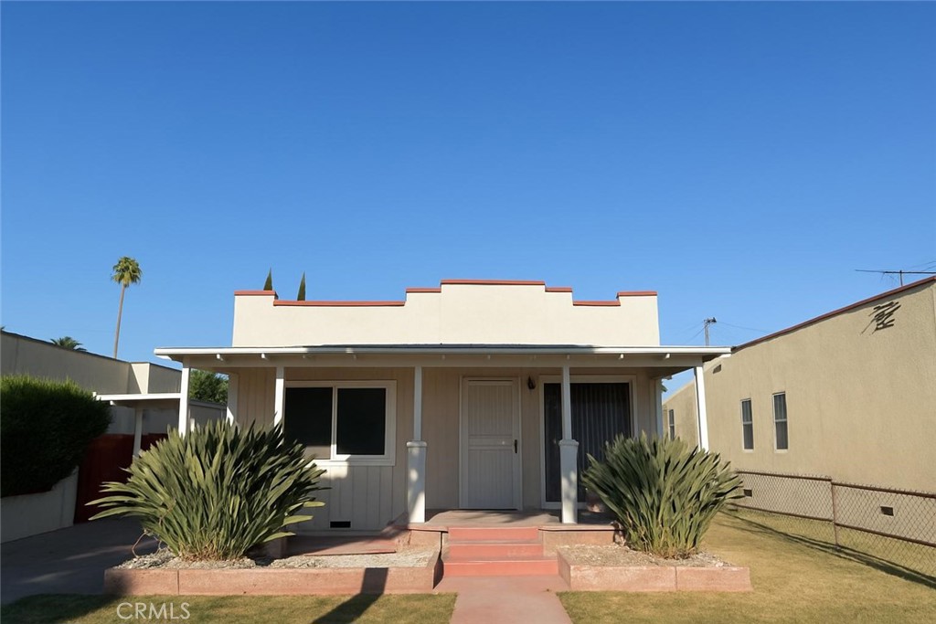 Discover this beautifully remodeled 3-bedroom, 1-bath home on Rose Avenue in Long Beach! Featuring a fresh, modern feel and a layout designed for comfortable living, this residence offers a perfect blend of style and functionality. Enjoy a home that has been thoughtfully updated with quality finishes.
Located in a desirable North Long Beach neighborhood, you'll be close to local amenities, shopping, and dining, with easy access to major freeways. Don't miss the opportunity to make this charming and move-in-ready home your own!
