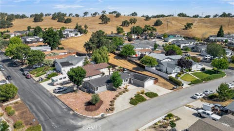 Photo of 2425 Bridle Trail Lane, Paso Robles, CA 93446 (MLS # NS26126638)