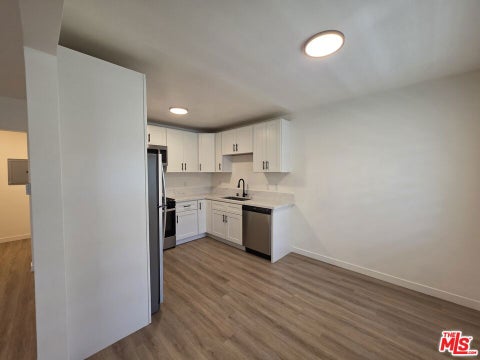Photo of 1411 Innes Place #4, Venice, CA 90291 (MLS # 26989737)