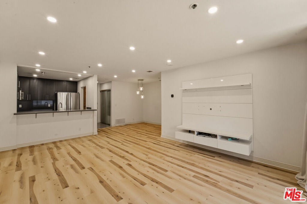 121 S Hope Street