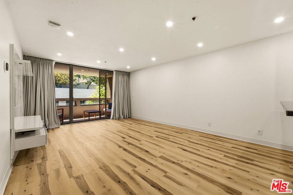 121 S Hope Street 313, Los Angeles CA 90012