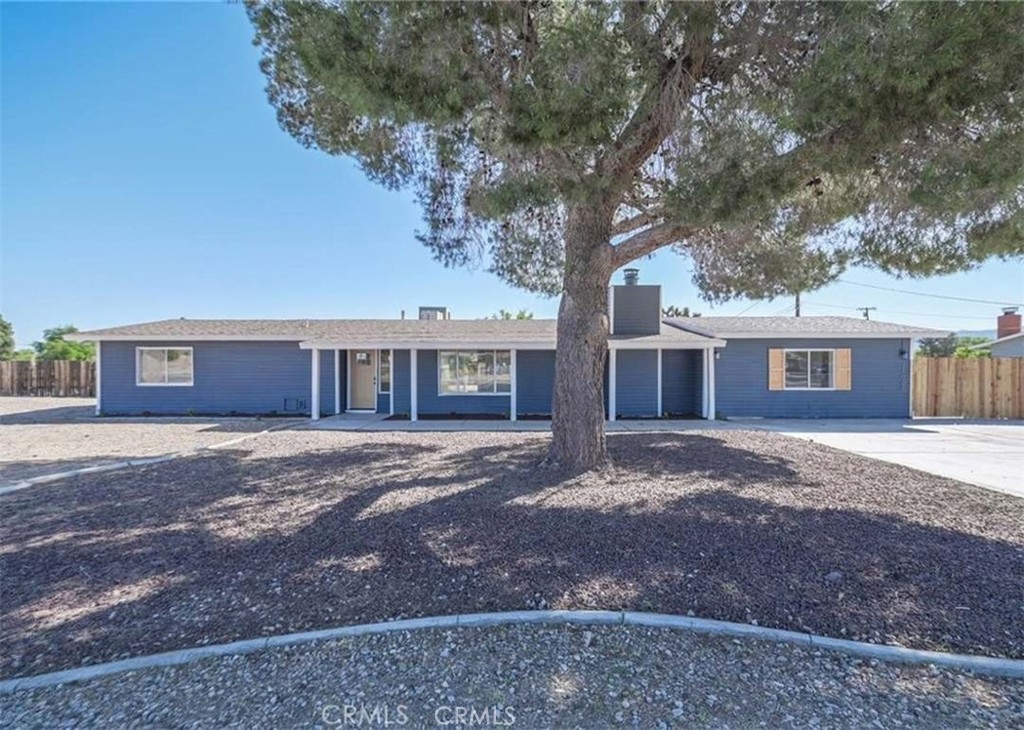Welcome to your next home! This beautifully renovated 5-bedroom, 2-bathroom property sits on a generous half-acre lot, offering both space and comfort. Inside, you’ll find a thoughtfully designed open layout with plenty of natural light, perfect for both relaxing and entertaining.
The home features a brand-new kitchen with modern finishes, updated bathrooms, fresh flooring, and stylish lighting throughout. With five spacious bedrooms, there’s room for everyone to spread out comfortably.
Enjoy the convenience of a large yard—ideal for outdoor activities, gardening, or simply soaking up the fresh air.
This property combines modern updates with a spacious setting, making it the perfect rental to call home.