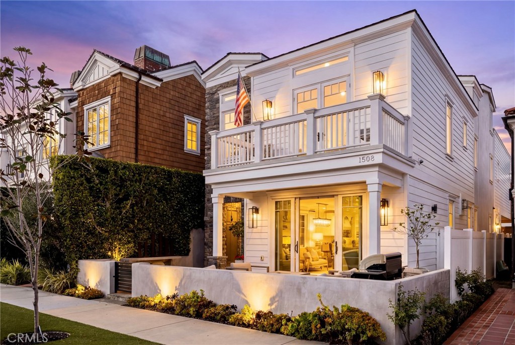 1508 E Balboa Boulevard