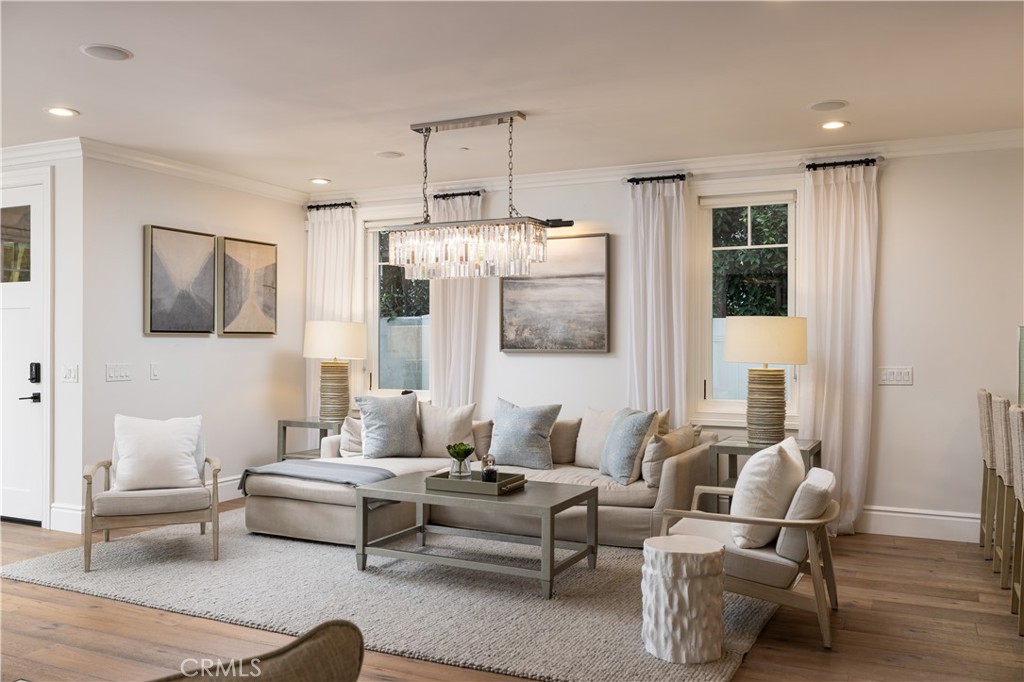 1508 E Balboa Boulevard