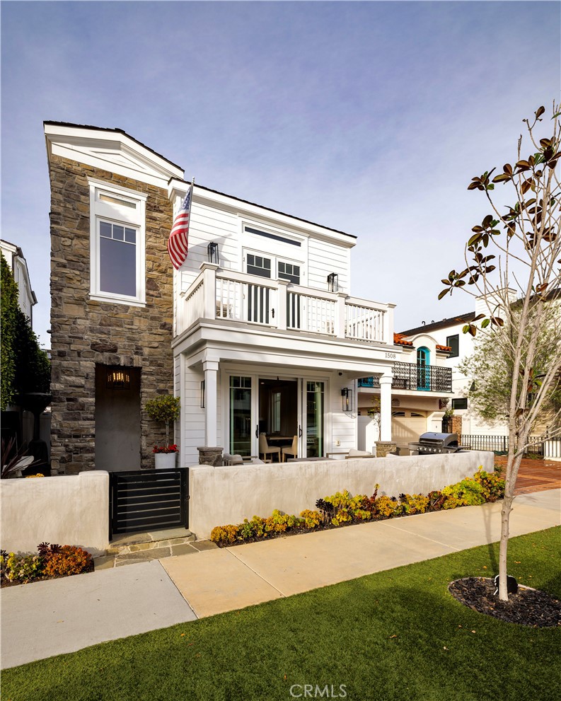 1508 E Balboa Boulevard