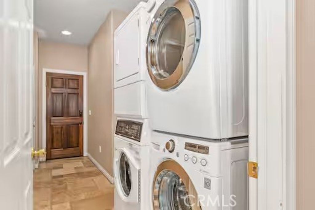 listing image 130722890126420175023