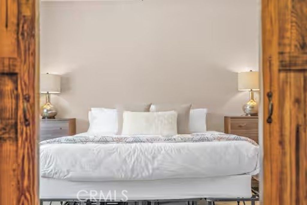 listing image 130727599941999433508