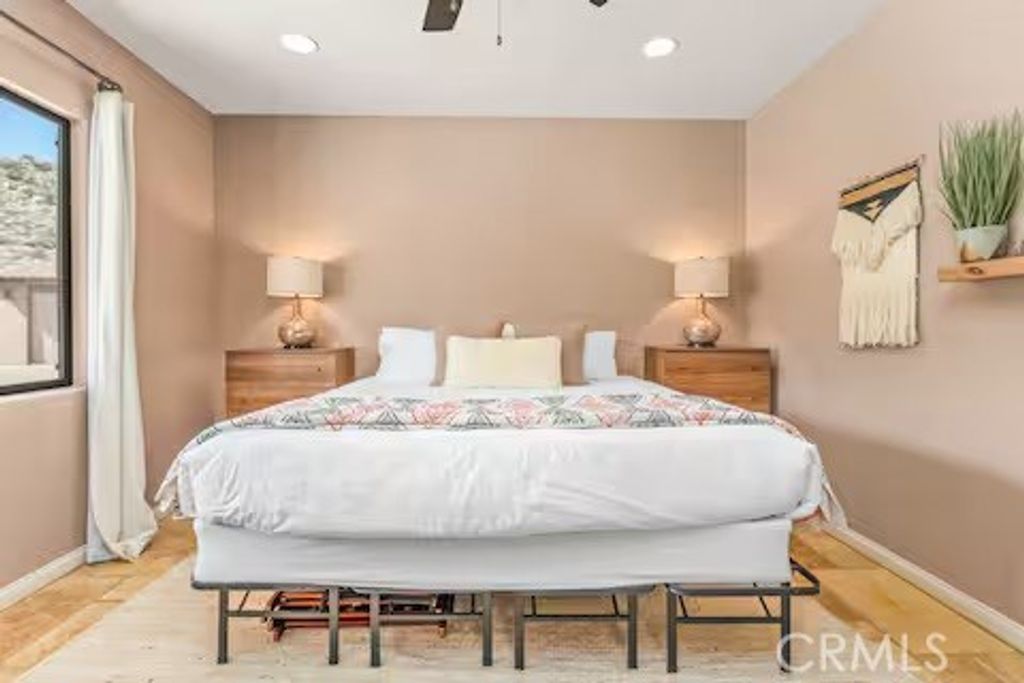 listing image 130721619354054805757