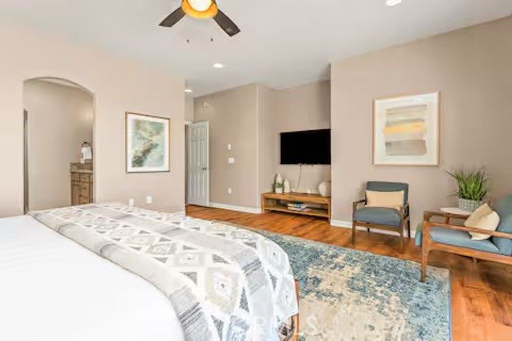 listing image 130726256483252202582