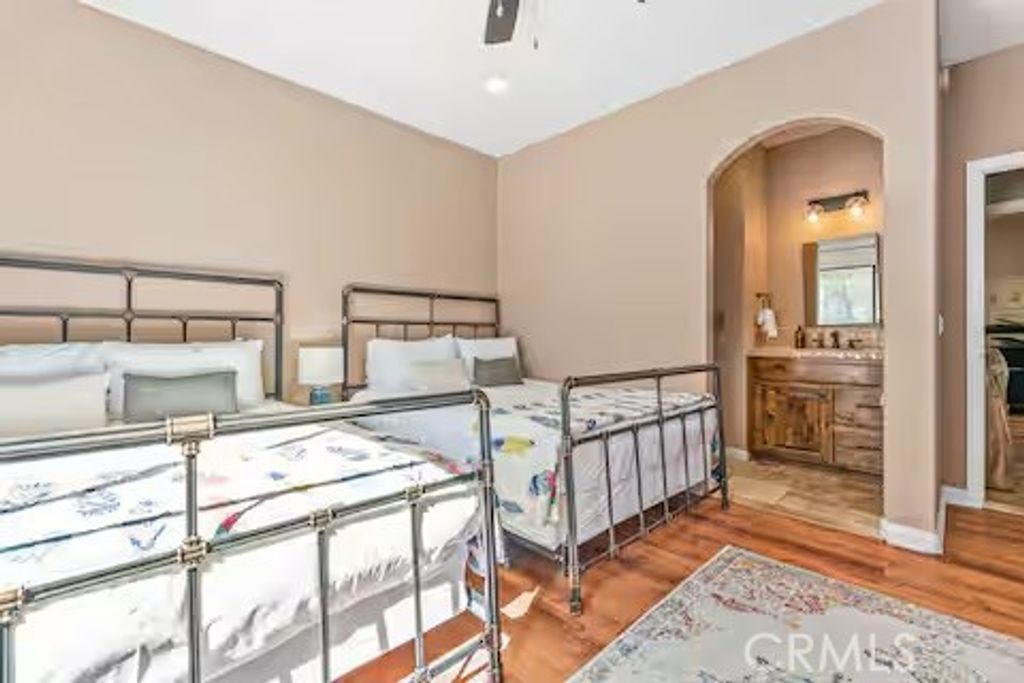listing image 130724047861690347900