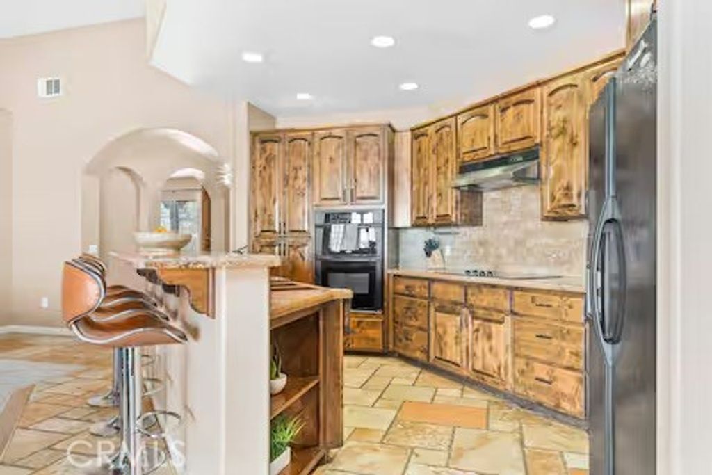 listing image 130722664848472391610
