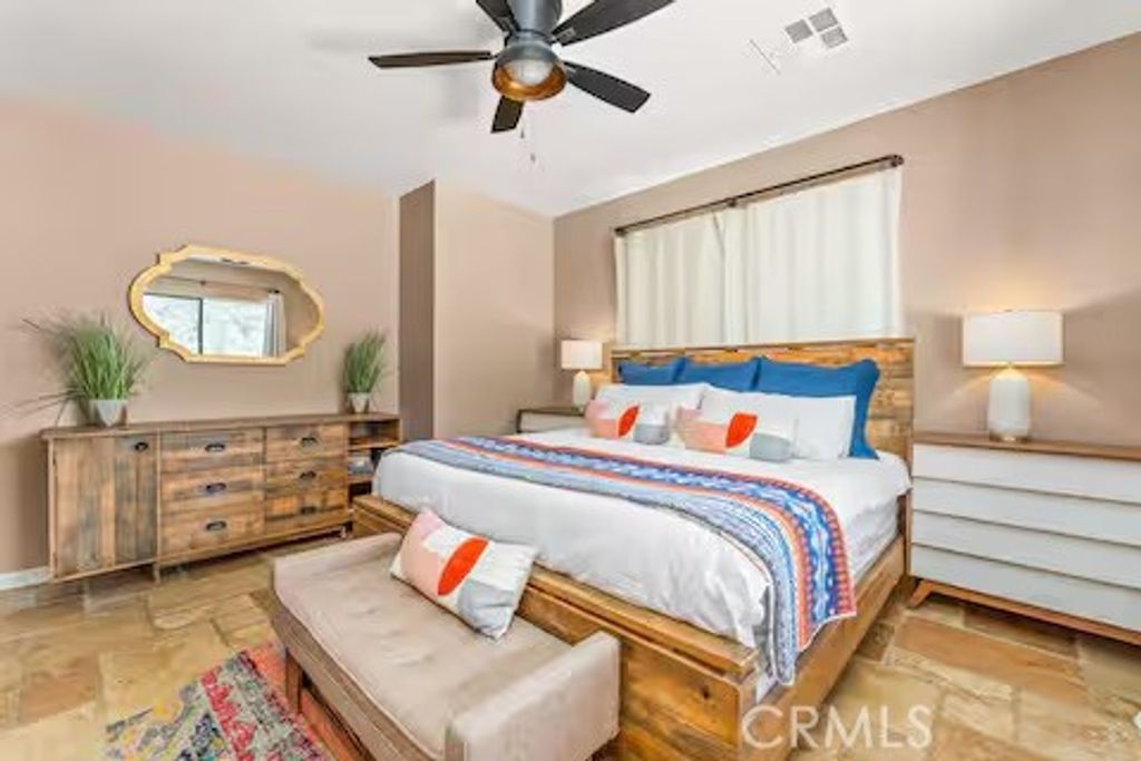 listing image 130723372893681101850