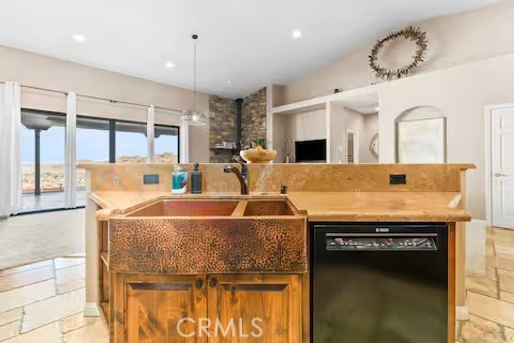 listing image 130721027310506029747