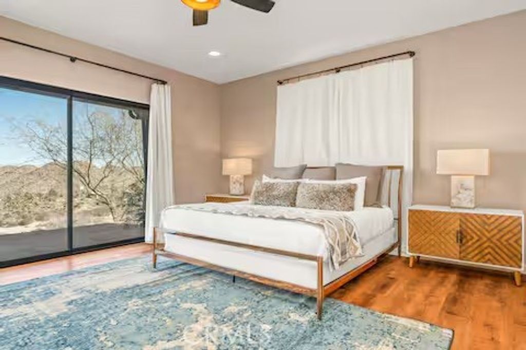 listing image 130724459442293024990